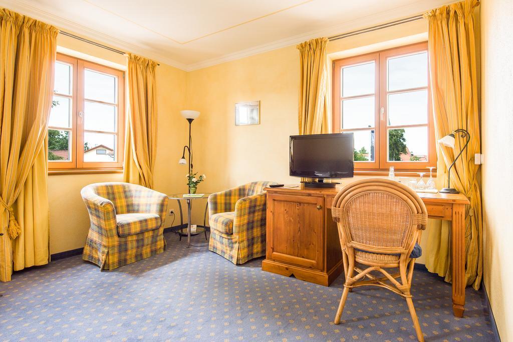 Hotel Und Landgasthof Altwirt Grosshartpenning Exterior photo